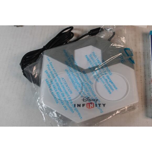 Disney Infinity 2.0 Wii U Toy Box Starter Pack Wii U, w/ 6 figurines, base, game - Picture 4 of 10